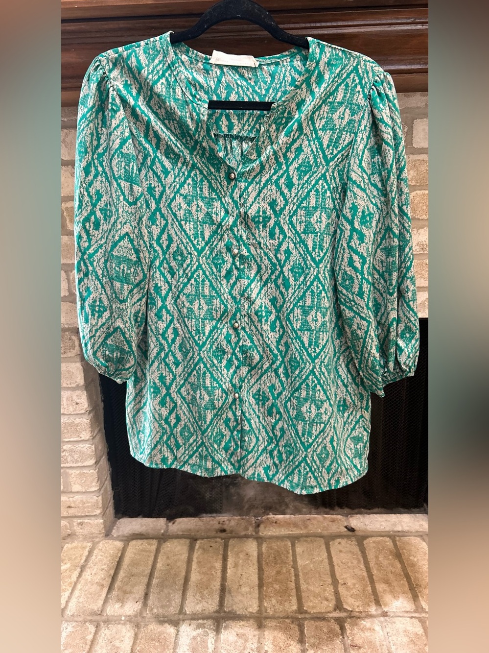 Peach Love California Teal and White Patterned Button-Down Top EUC